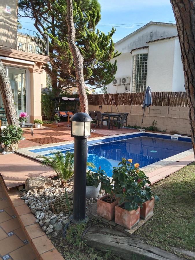 Villa Bella Estanca Castelldefels Bagian luar foto